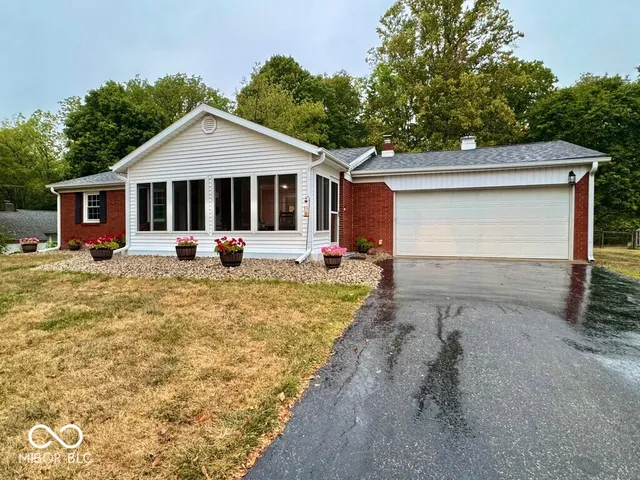 $228,900 | 708 North Fairoaks Drive, New Castle, IN 47362