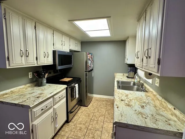 $228,900 | 708 North Fairoaks Drive, New Castle, IN 47362