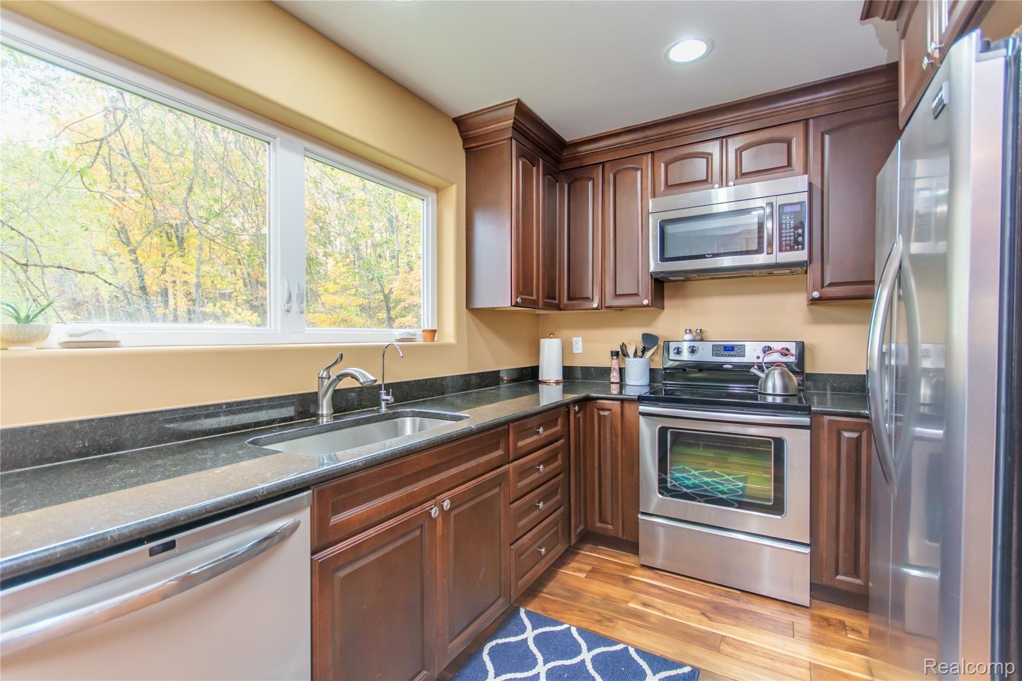 5421 Wayne Road White Lake, MI 48383 - Photo 12 of 52 DSC_0876enf.jpg