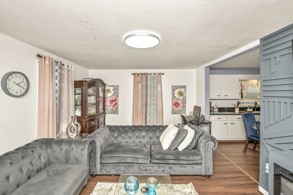 17 Derby Street Worcester, MA 01604 - Photo 3 of 20