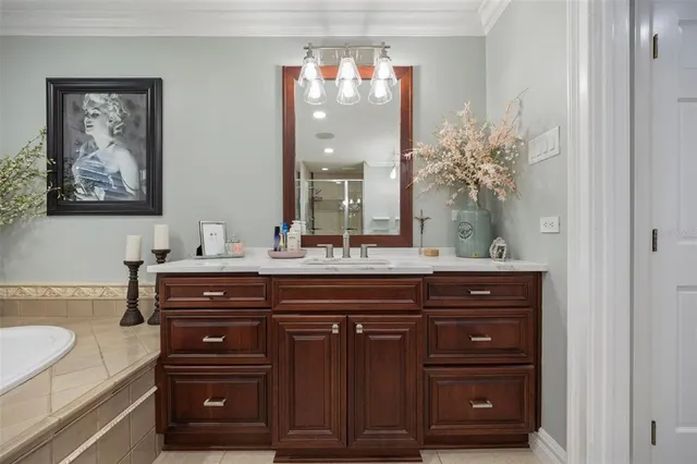 $1,350,000 | 1006 Lake Cooper Drive, Lutz, FL 33548