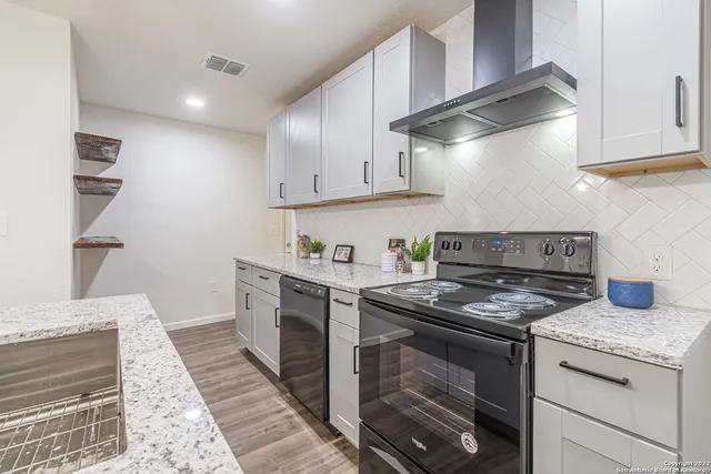 $1,700 | 324 Bargas Street, San Antonio, TX 78210