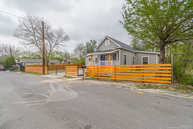 $1,700 | 324 Bargas Street, San Antonio, TX 78210