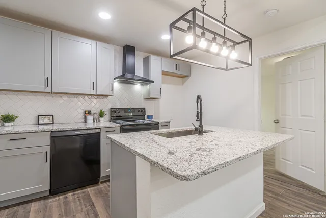 $1,700 | 324 Bargas Street, San Antonio, TX 78210