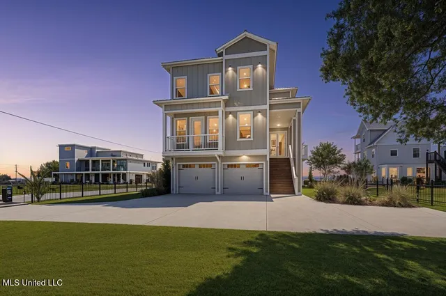 $860,000 | 119 Jefferson Davis Avenue, Biloxi, MS 39530