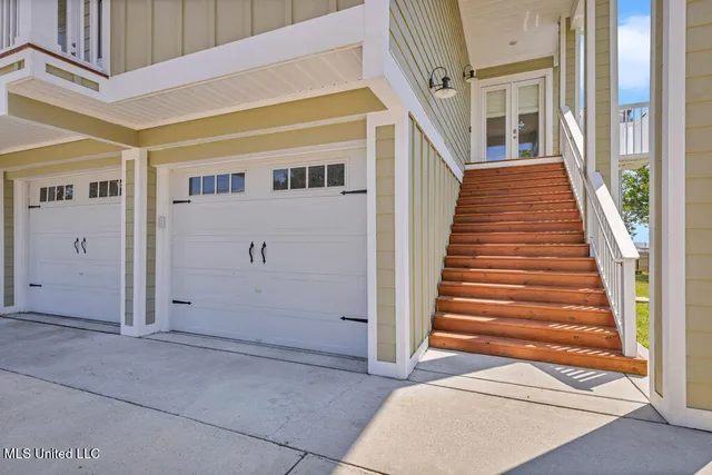 $860,000 | 119 Jefferson Davis Avenue, Biloxi, MS 39530