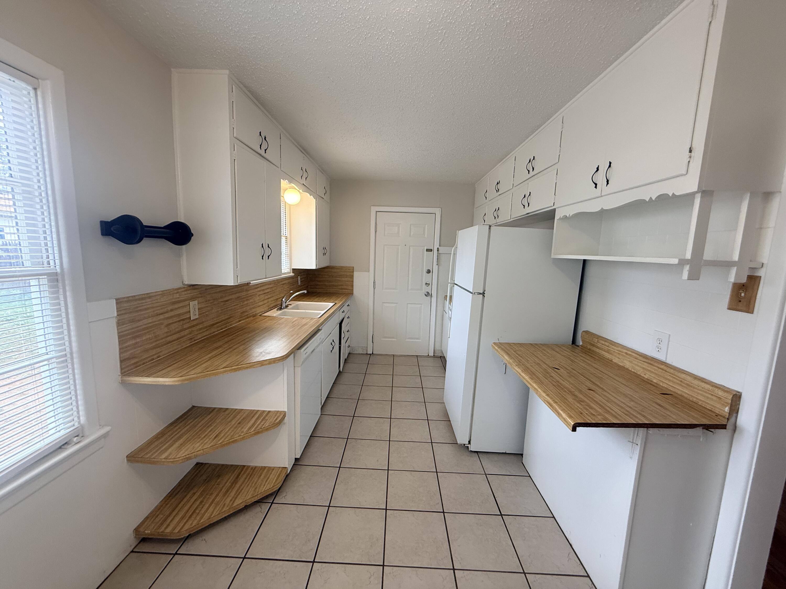 2513 43rd Street Lubbock, TX 79413 - Photo 5 of 11 IMG_0060