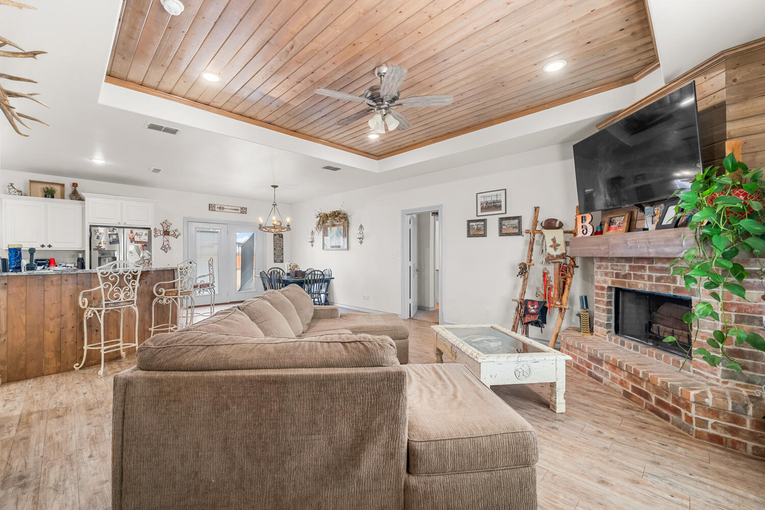 542 Nora Road Wilson, TX 79381 - Photo 17 of 42 a living room with furniture and a fireplace
