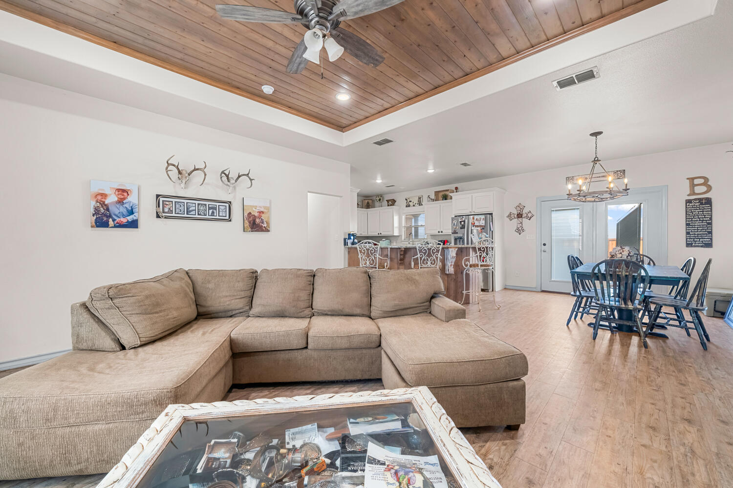 542 Nora Road Wilson, TX 79381 - Photo 18 of 42 a living room with furniture and a chandelier