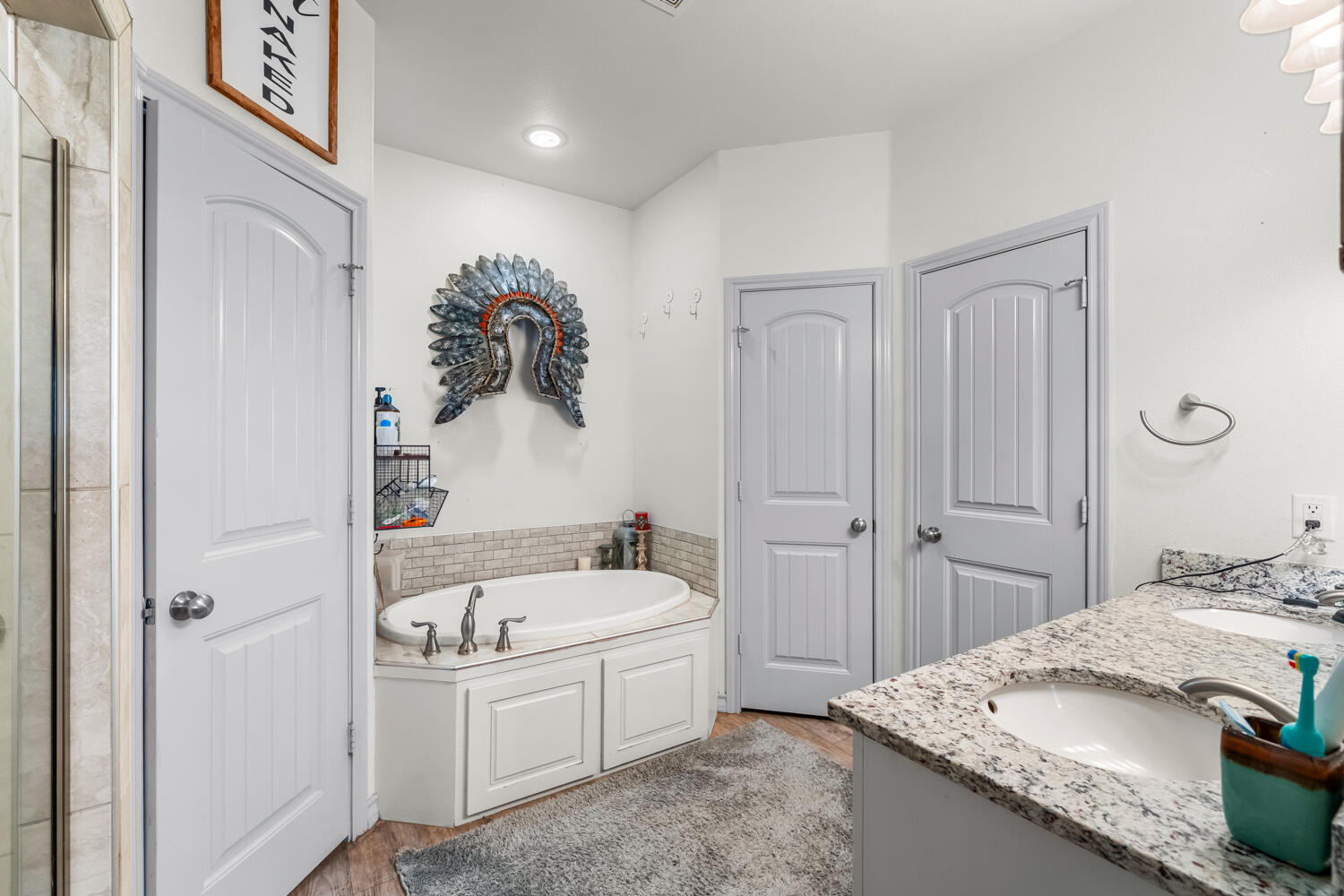542 Nora Road Wilson, TX 79381 - Photo 10 of 42 a bathroom with a tub sink and mirror