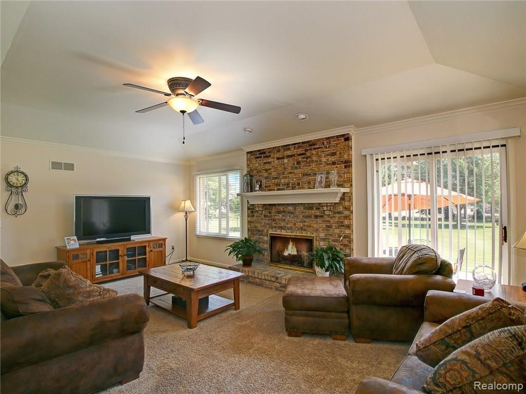 9134 Newburgh Road Livonia, MI 48150 - Photo 4 of 19 IMG_5467_8_9.JPG