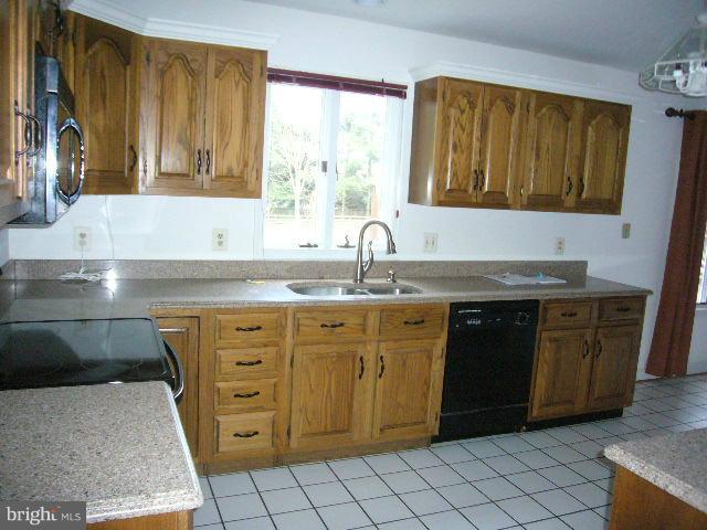 4401 Gregg Road Brookeville, MD 20833 - Photo 2 of 21 Kitchen with granite counters