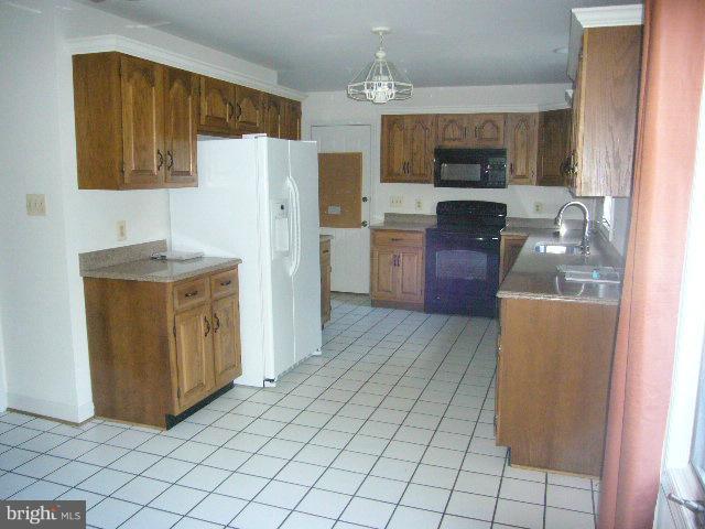 4401 Gregg Road Brookeville, MD 20833 - Photo 11 of 21 Kitchen with table area