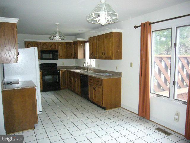 4401 Gregg Road Brookeville, MD 20833 - Photo 10 of 21 Kitchen with table area