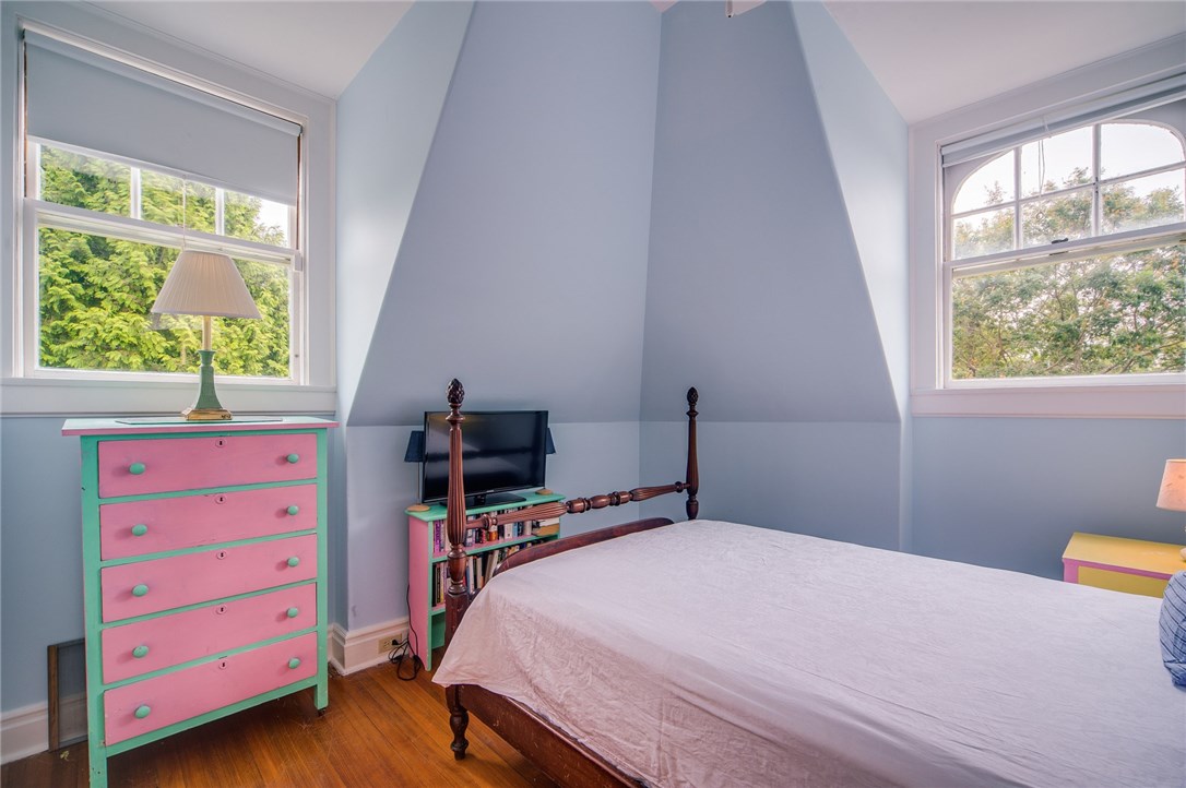 125 Brenton Road Newport, RI 02840 - Photo 34 of 40 Bedroom w/bath