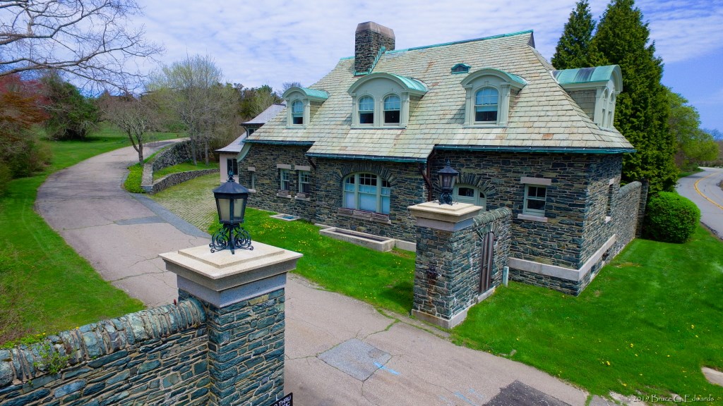 125 Brenton Road Newport, RI 02840 - Photo 4 of 40 Gated Private Roadway /Original Gate House Wing