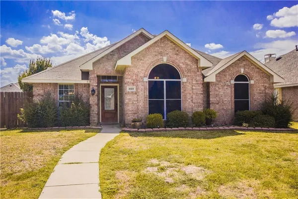 $2,350 | 8161 Durham Drive, Frisco, TX 75035