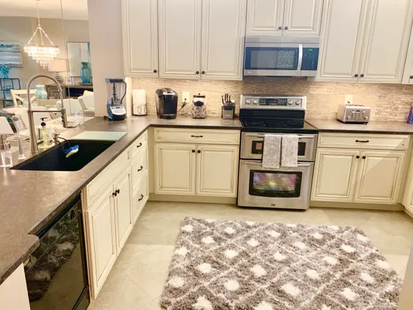 $6,000 | 145 South Ocean Avenue, Unit 419, Palm Beach Shores, FL 33404