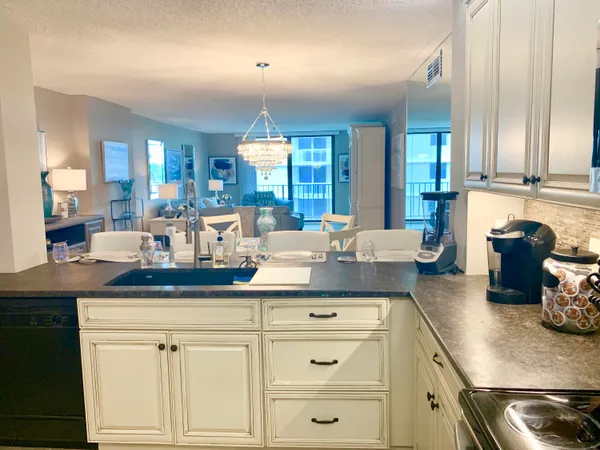 $6,000 | 145 South Ocean Avenue, Unit 419, Palm Beach Shores, FL 33404