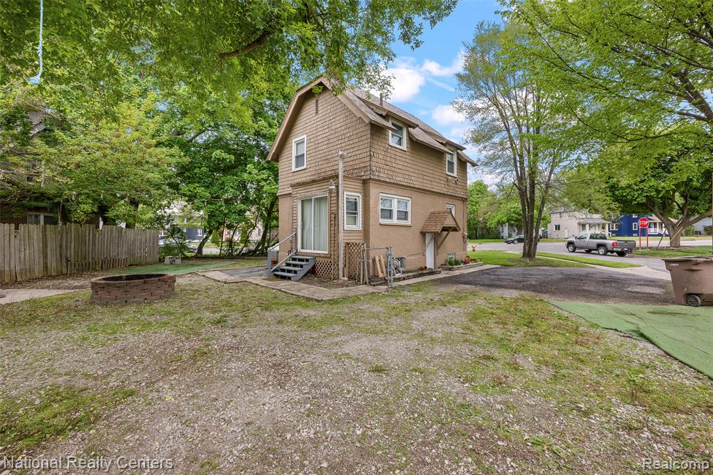 686 North Perry Street Pontiac, MI 48342 - Photo 3 of 26