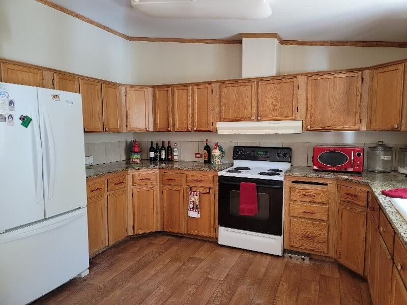 52901 Timber Ln Loop La Pine, OR 97739 - Photo 9 of 26 So much cabinet space in this spacious kitchen area and even has a walkin pantry.