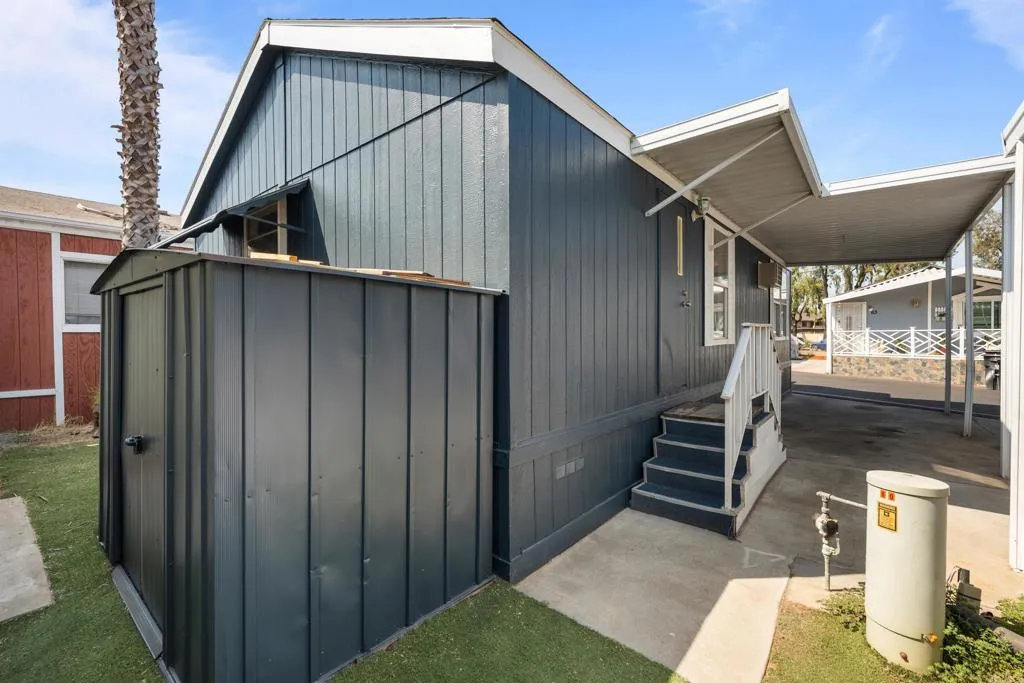 255 East Bradley Avenue, Unit SPC 79 El Cajon, CA 92020 - Photo 20 of 22 a backyard of a house