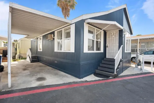 a view of house with a yard