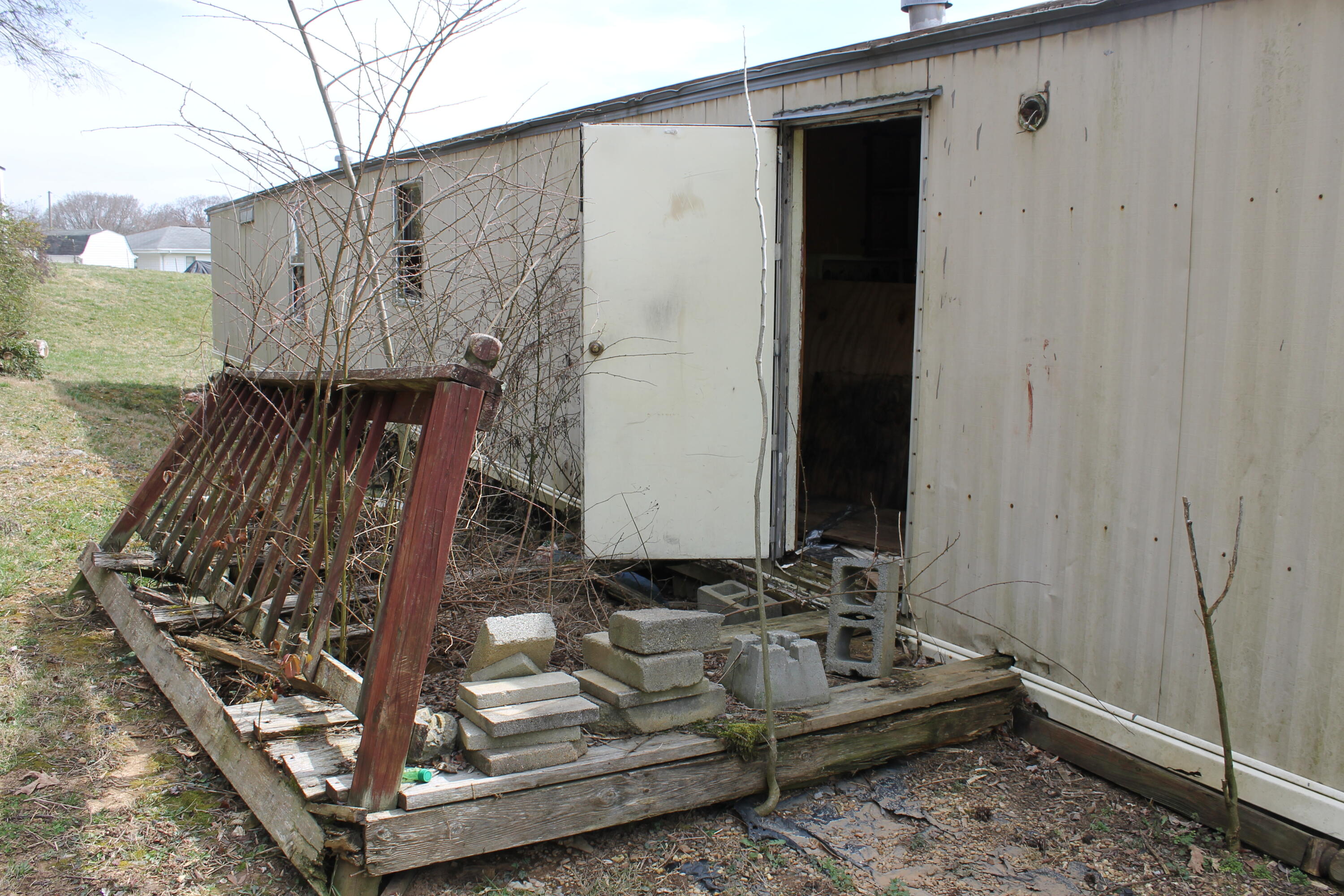 2018 Orleans Rd Back Porch and Door