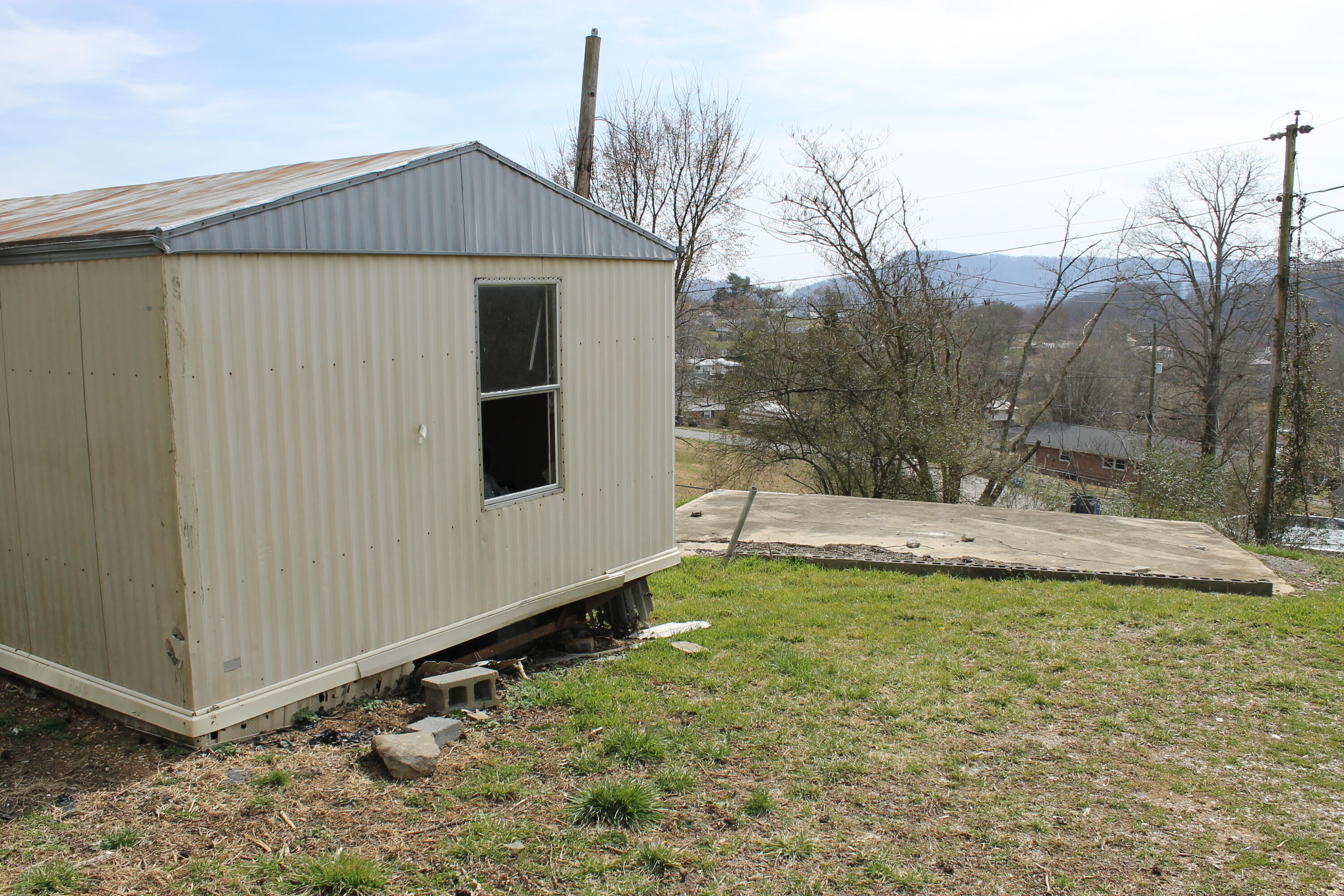 2018 Orleans Rd End of Trailer and Concr