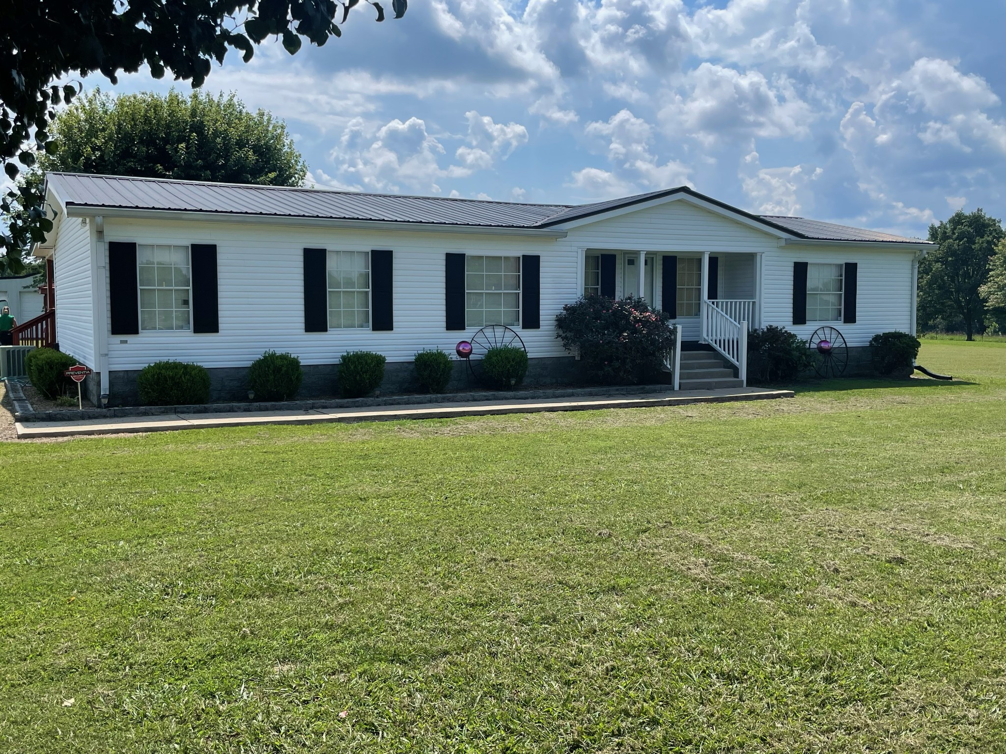 452 Chaffin Road Lafayette, TN 37083 - Photo 1 of 14 front view of a house with a yard