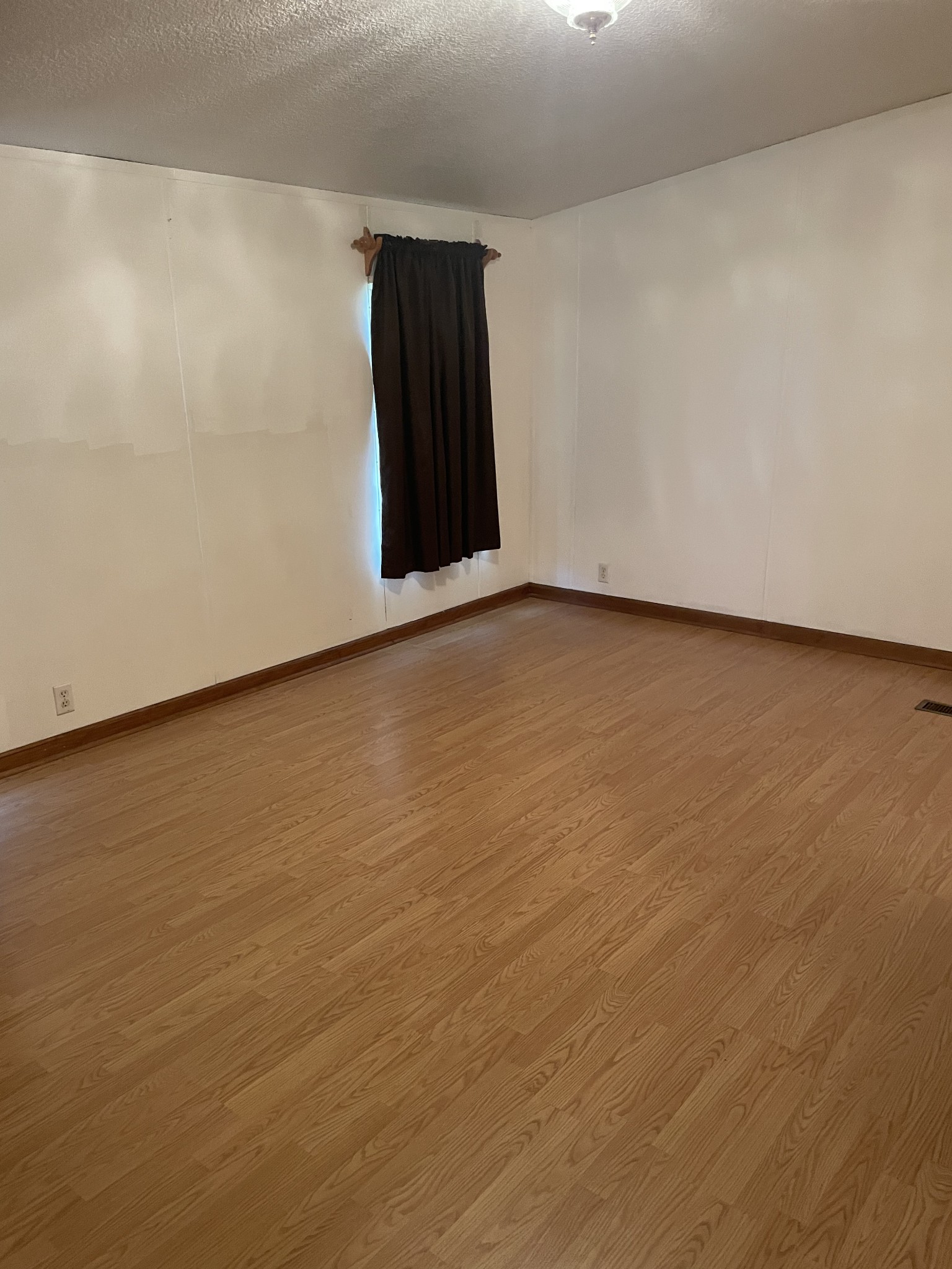 452 Chaffin Road Lafayette, TN 37083 - Photo 6 of 14 a view of an empty room