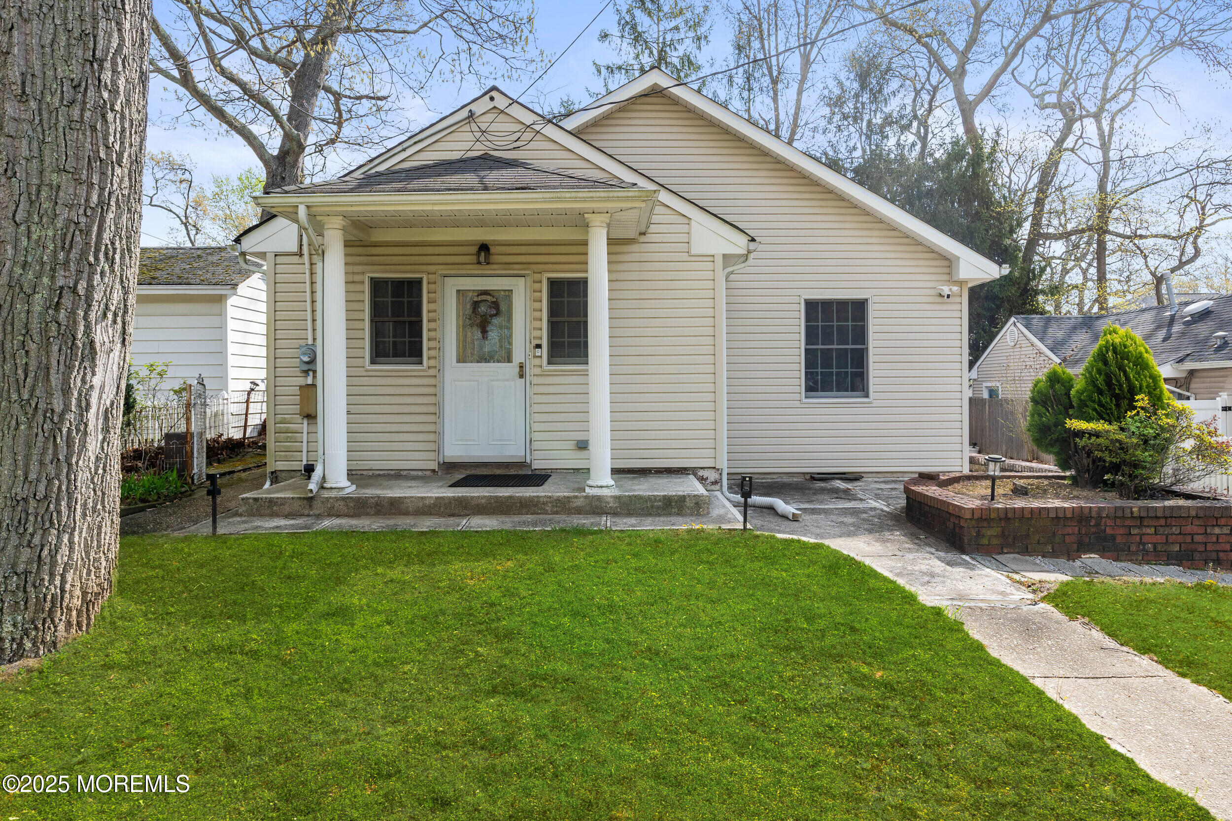185 Pinecrest Road Oakhurst, NJ 07755 - Photo 2 of 23 a front view of a house with a yard