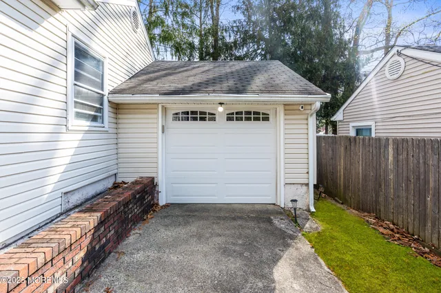 a view of a small house in the backyard