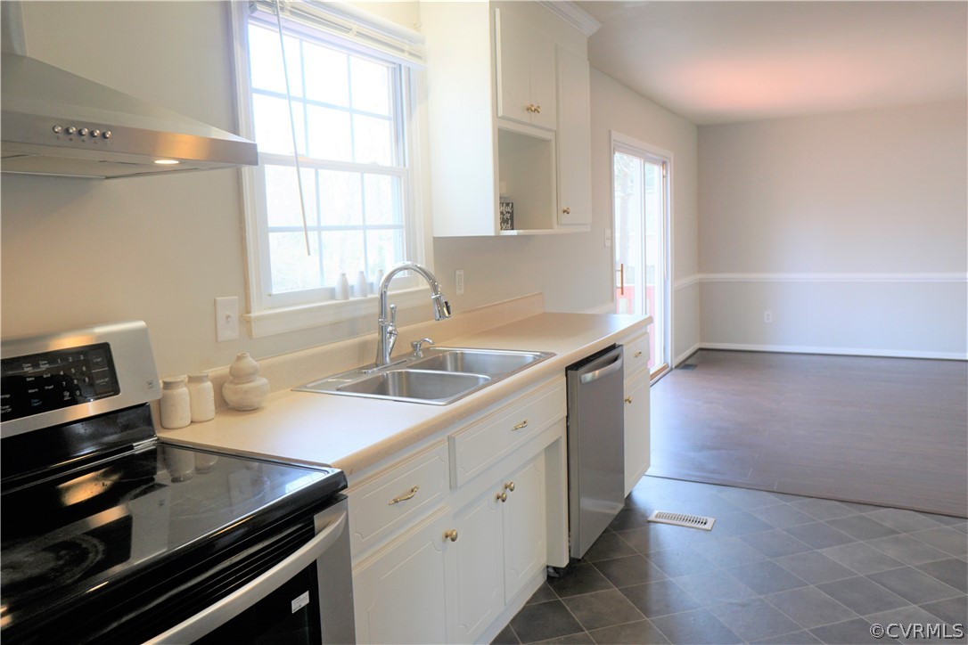 3709 Butor Road Hopewell, VA 23860 - Photo 15 of 41 Range hood, Stainless Appliances