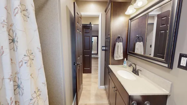 $257,500 | 2021 Bridge Avenue, Albert Lea, MN 56007