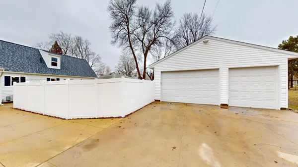 $257,500 | 2021 Bridge Avenue, Albert Lea, MN 56007