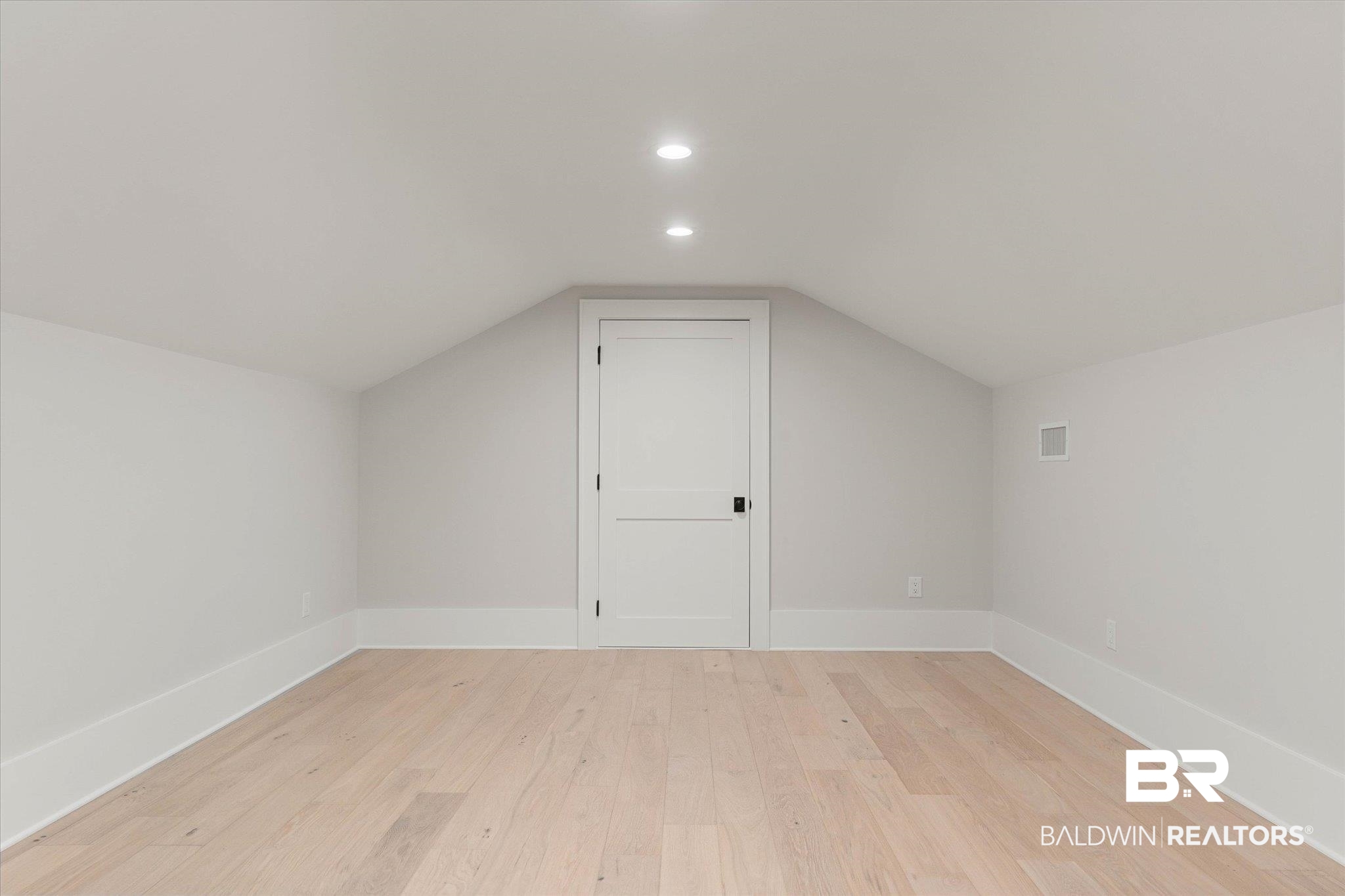 853 Inlet Circle Gulf Shores, AL 36542 - Photo 35 of 55 Bonus room featuring recessed lighting, baseboards, vaulted ceiling, light wood-type flooring, and visible vents