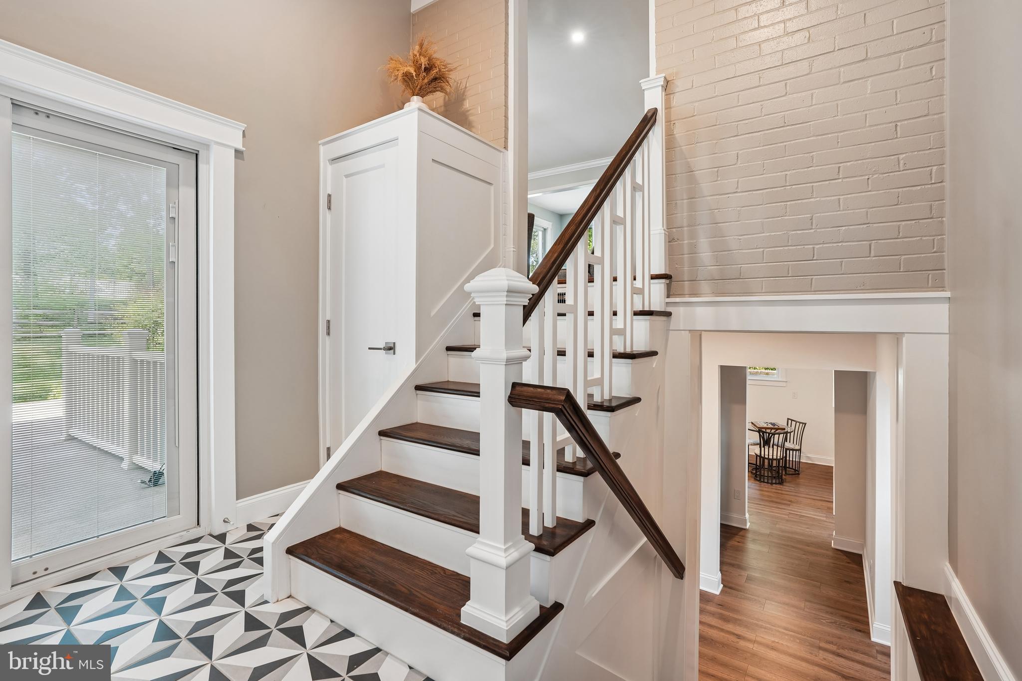 2502 Culpeper Road Alexandria, VA 22308 - Photo 6 of 34 Come in
