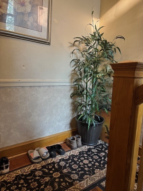 5829 North Washtenaw Avenue Chicago, IL 60659 - Photo 20 of 39 a vase of flowers sitting on a table