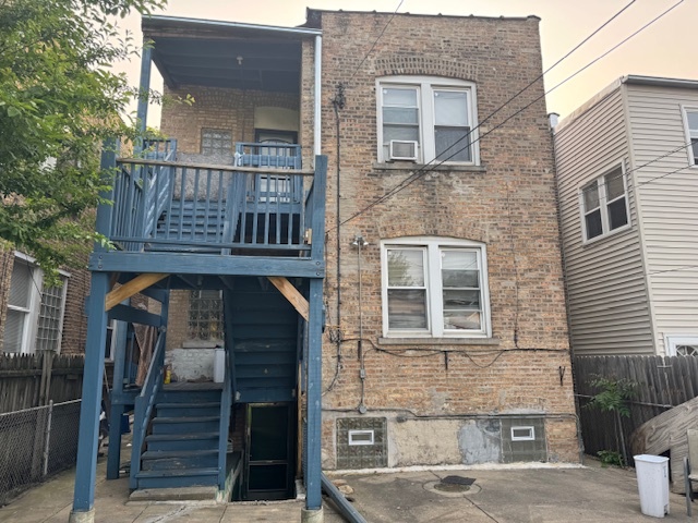 5829 North Washtenaw Avenue Chicago, IL 60659 - Photo 36 of 39 a view of a brick house with wooden floor and fence