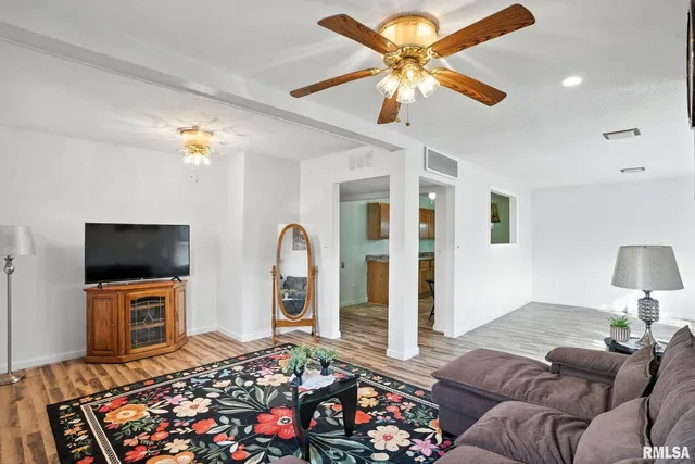 $77,000 | 116 Main Street, Buffalo, IA 52728