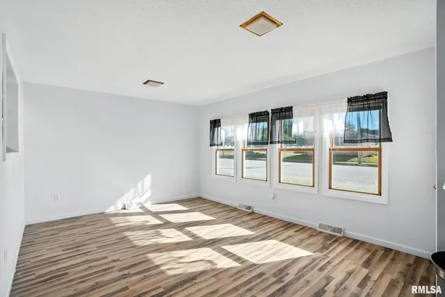 $77,000 | 116 Main Street, Buffalo, IA 52728