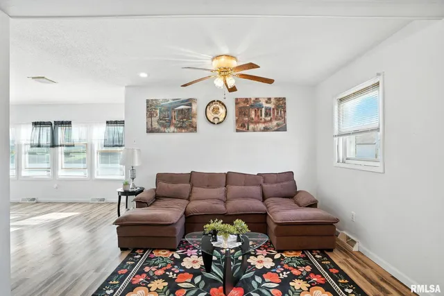 $77,000 | 116 Main Street, Buffalo, IA 52728