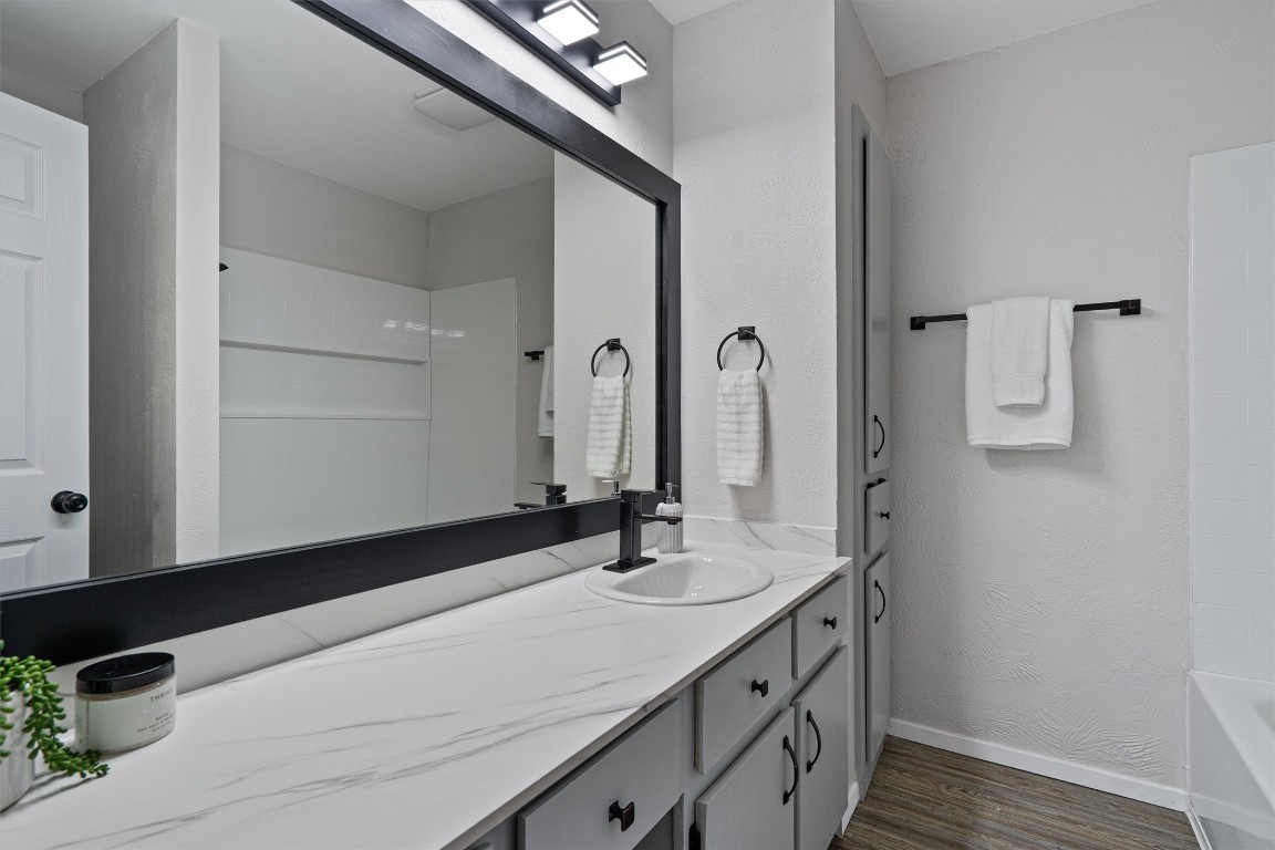 8615 Croydon Loop Austin, TX 78748 - Photo 15 of 28 a bathroom with a sink and a mirror