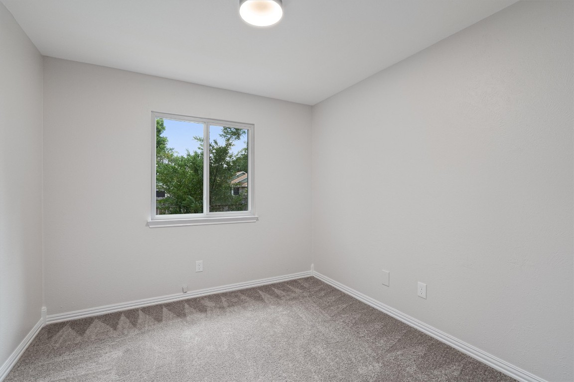 8615 Croydon Loop Austin, TX 78748 - Photo 20 of 28 a room that has a window in it