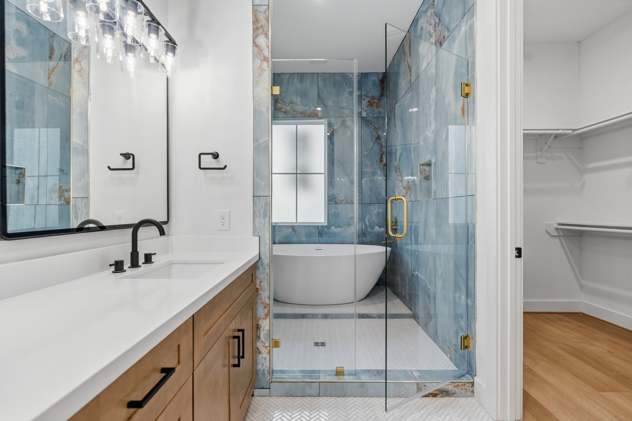 1140 West 16th Street Houston, TX 77008 - Photo 10 of 23 a bathroom with a sink a toilet and shower