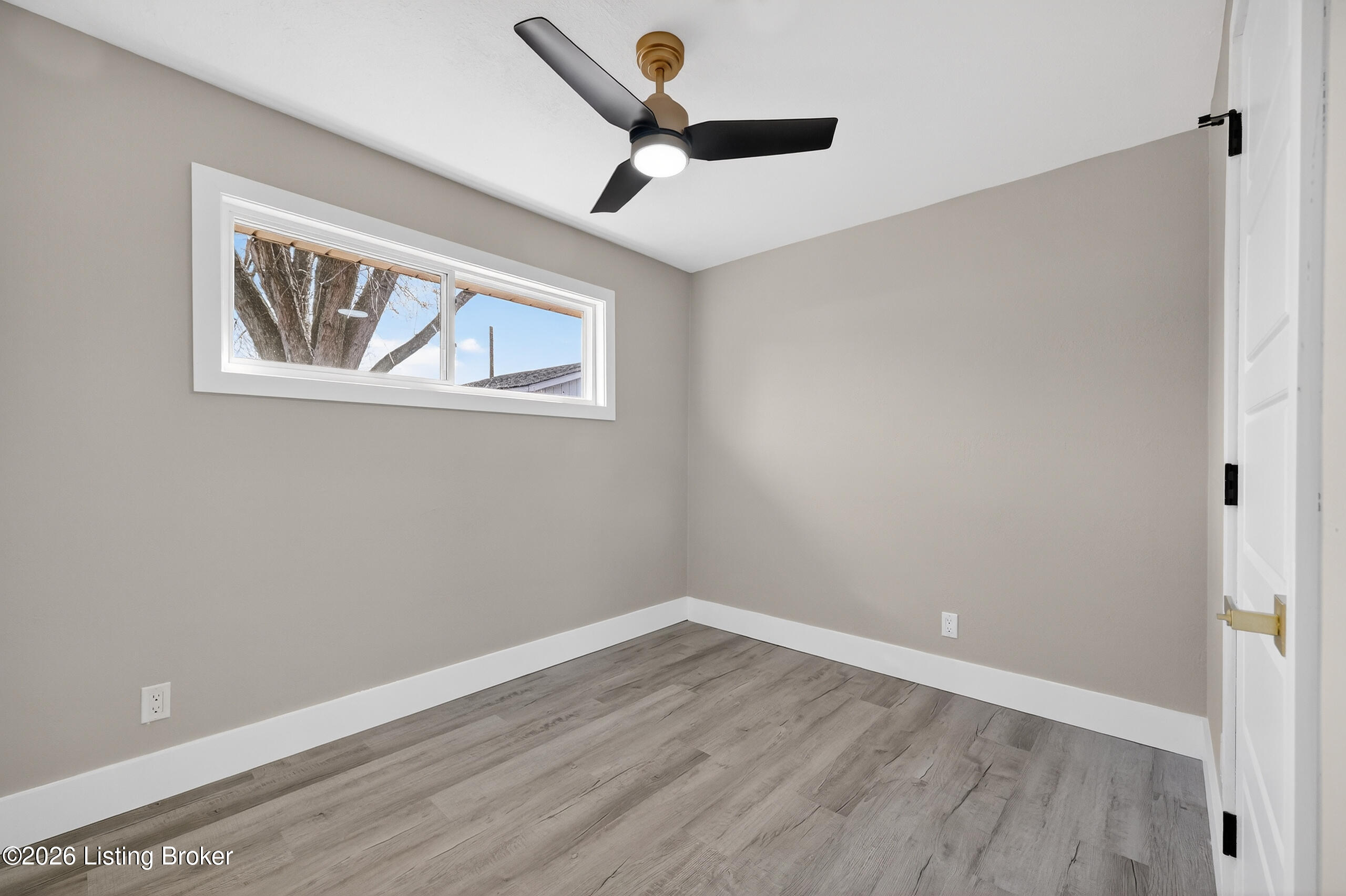 4902 Dee Road Louisville, KY 40219 - Photo 23 of 45 H40A0319
