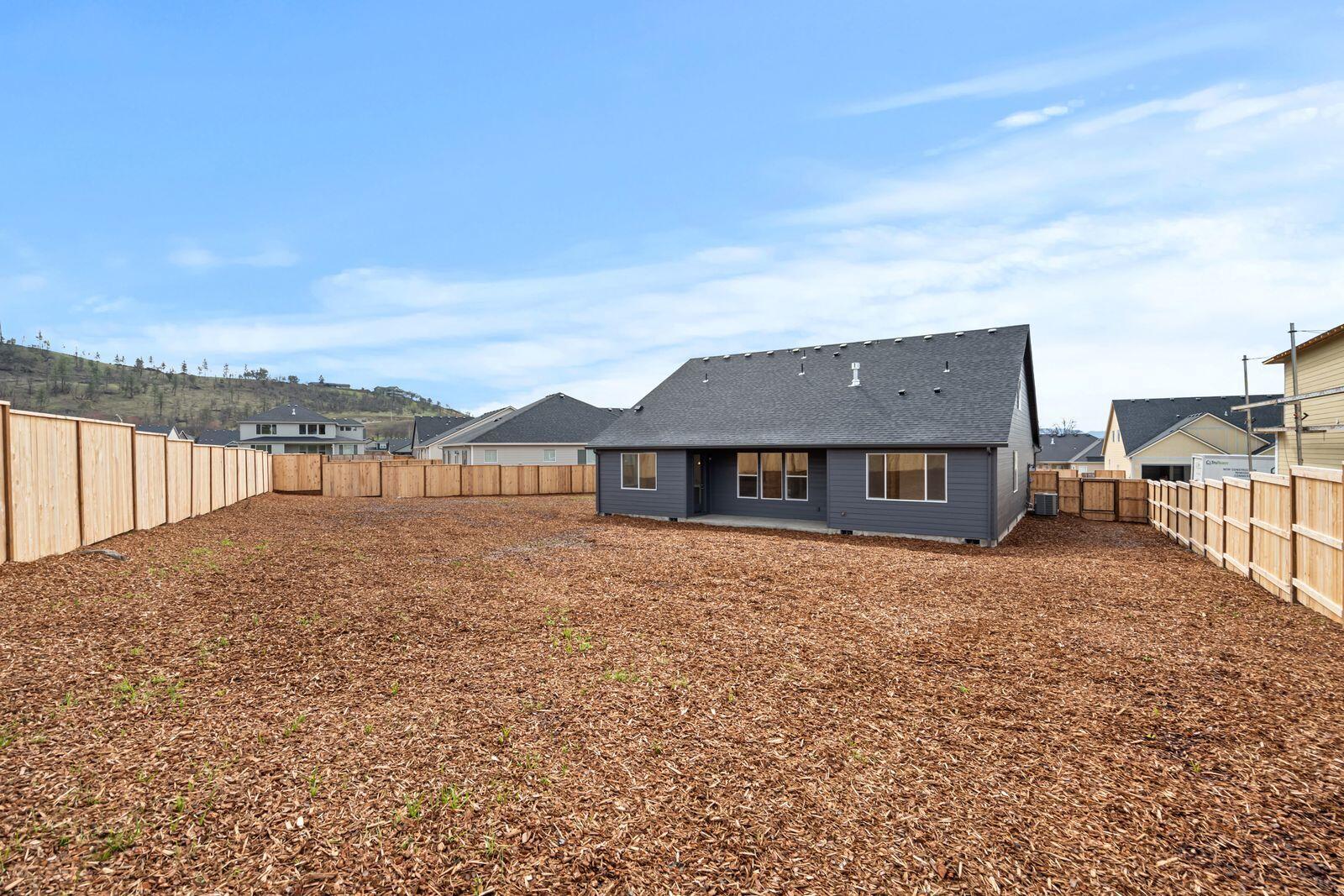 1159 Pumpkin Ridge, Unit 323 Eagle Point, OR 97524 - Photo 35 of 37