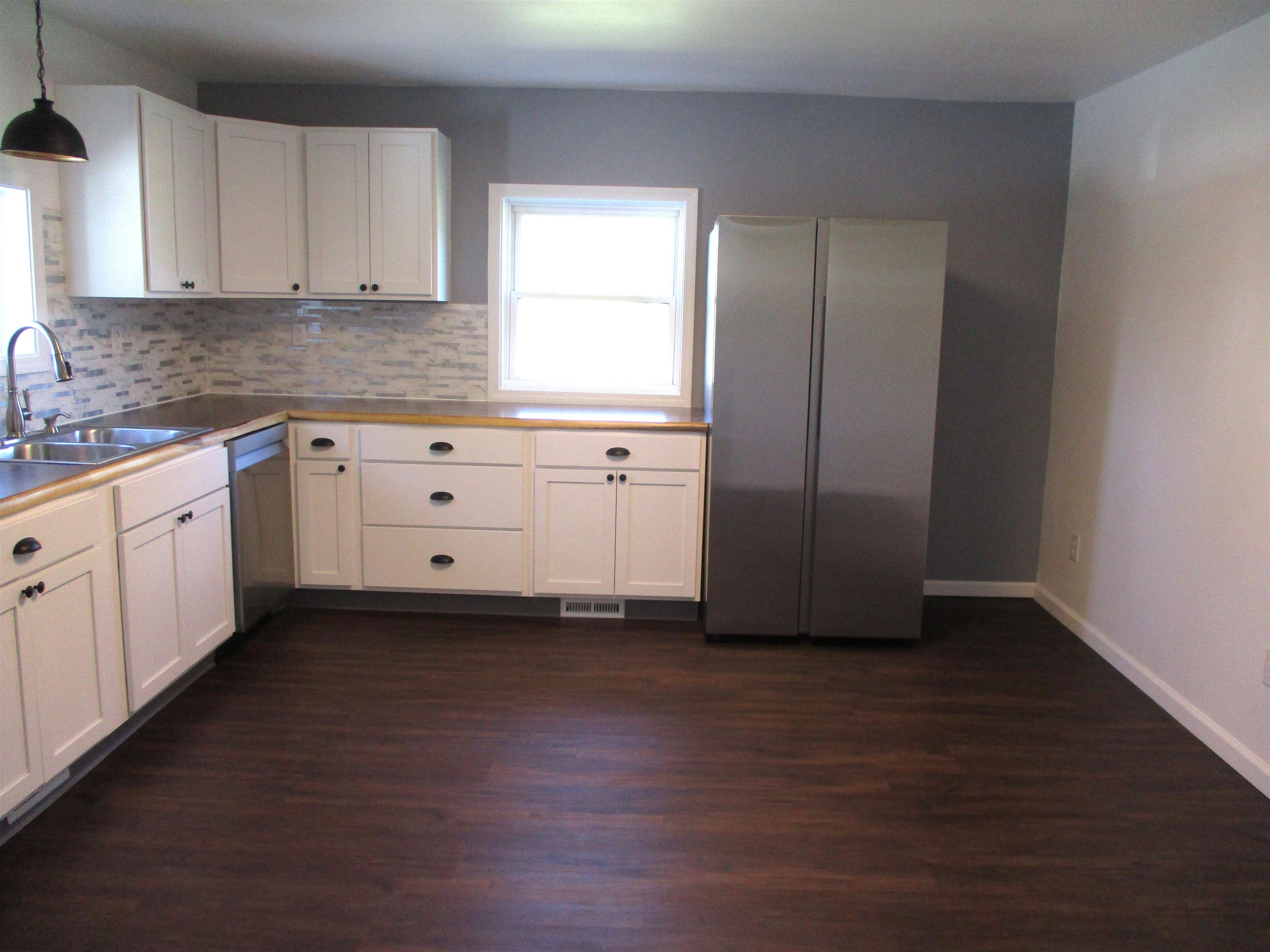 205 High Street Bancroft, MI 48414 - Photo 4 of 50 50140819-2d96cf72-3a45-424d-873d-a52fc43d8a62.JPG