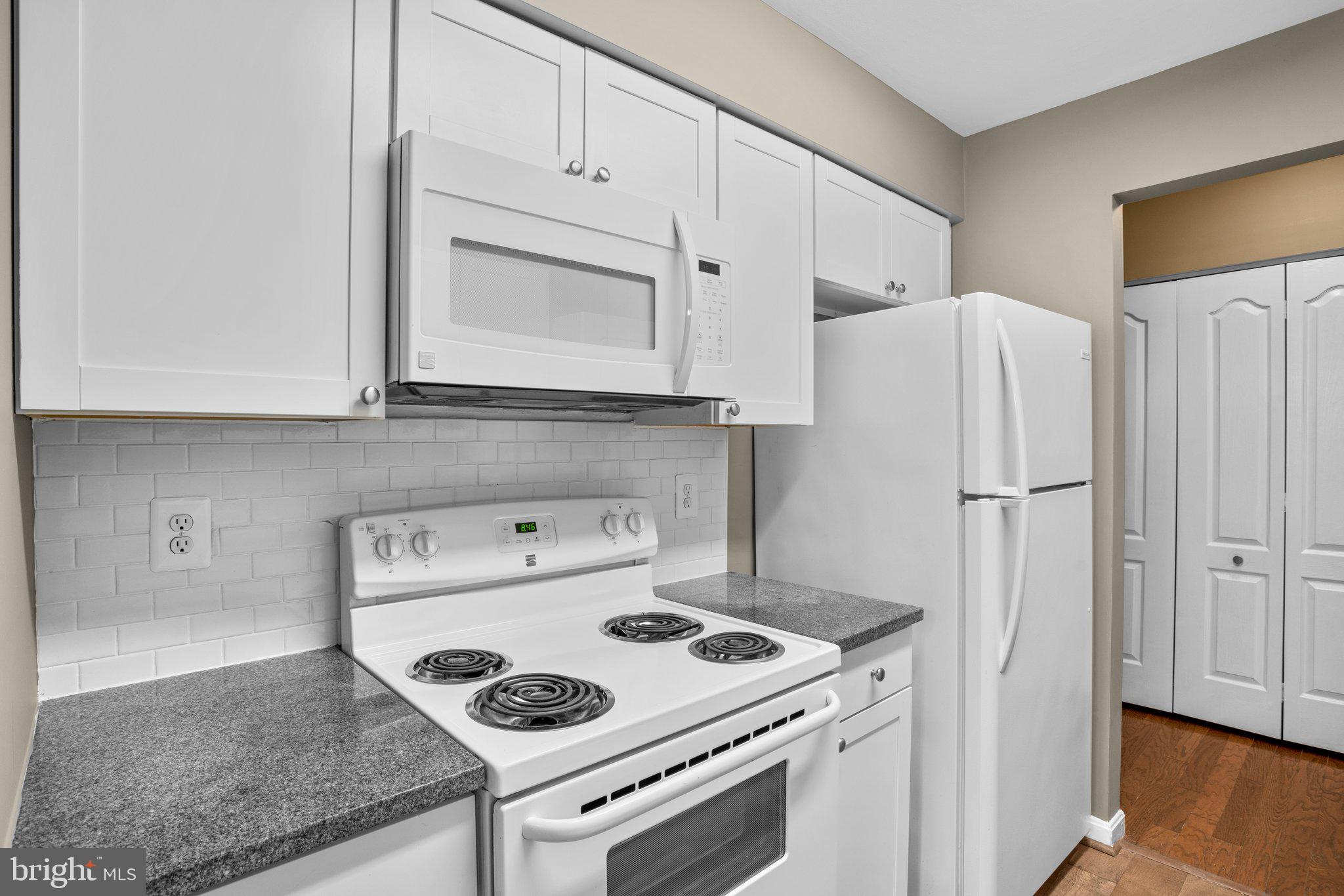 8335 Montgomery Run Road, Unit K Ellicott City, MD 21043 - Photo 19 of 42 a kitchen with appliances and cabinets